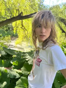 Suki Waterhouse reveals she was hospitalized over too-tight pants