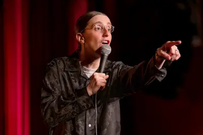 Stream It Or Skip It: ‘Robby Hoffman: Wake Up’ On Netflix, The Comedian Caps Off Her Banner Year With A Jolt